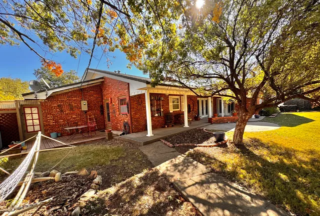 a view of a house with outdoor space