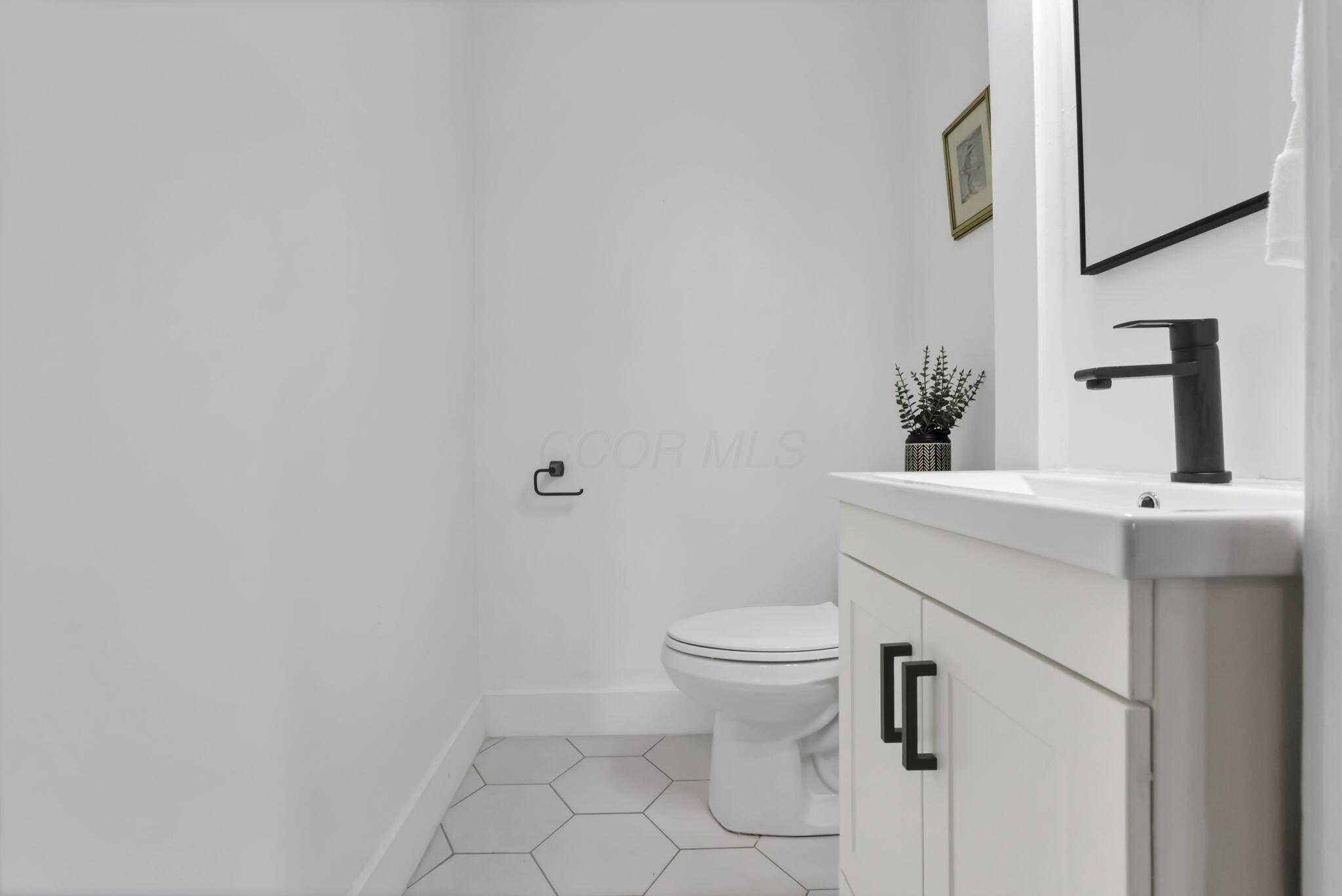 856 Bryden Road Columbus, OH 43205 - Photo 25 of 55 Just Off Foyer