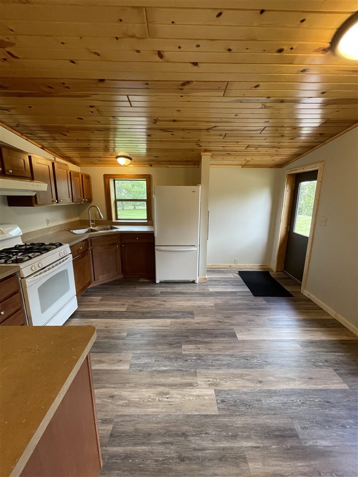 20822 Cinder Road Interlochen, MI 49643 - Photo 12 of 59 1887333-11.JPG