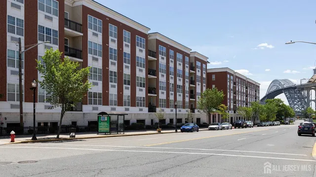 $2,138 | 42 John F. Kennedy Boulevard, Unit 218, Bayonne, NJ 07002