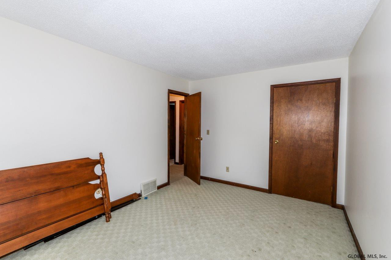 403 Ridgehill Road Schenectady, NY 12303 - Photo 18 of 25 Photo 18