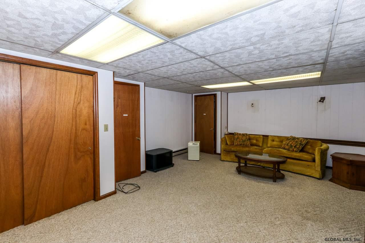 403 Ridgehill Road Schenectady, NY 12303 - Photo 19 of 25 Photo 19