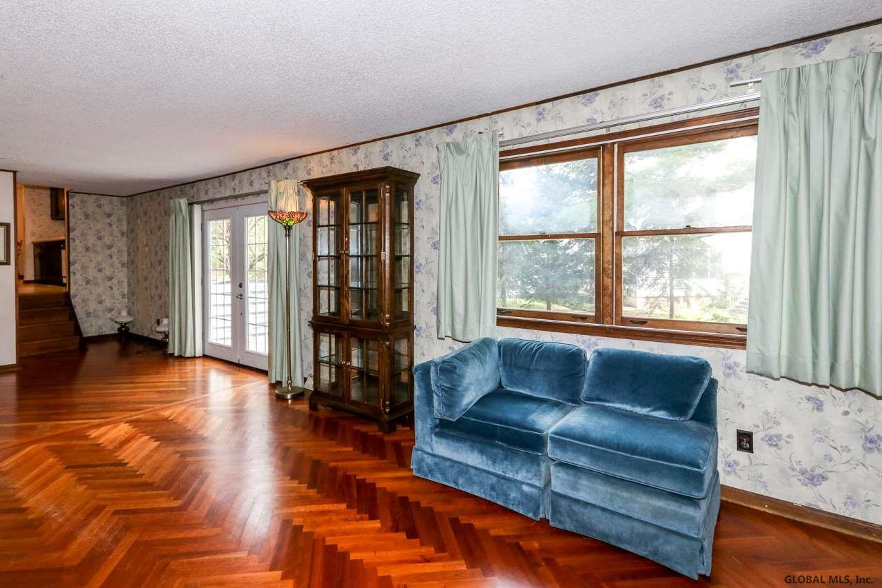 403 Ridgehill Road Schenectady, NY 12303 - Photo 5 of 25 Photo 5