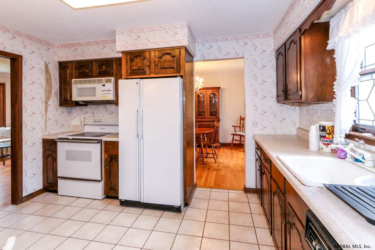 403 Ridgehill Road Schenectady, NY 12303 - Photo 6 of 25 Photo 6