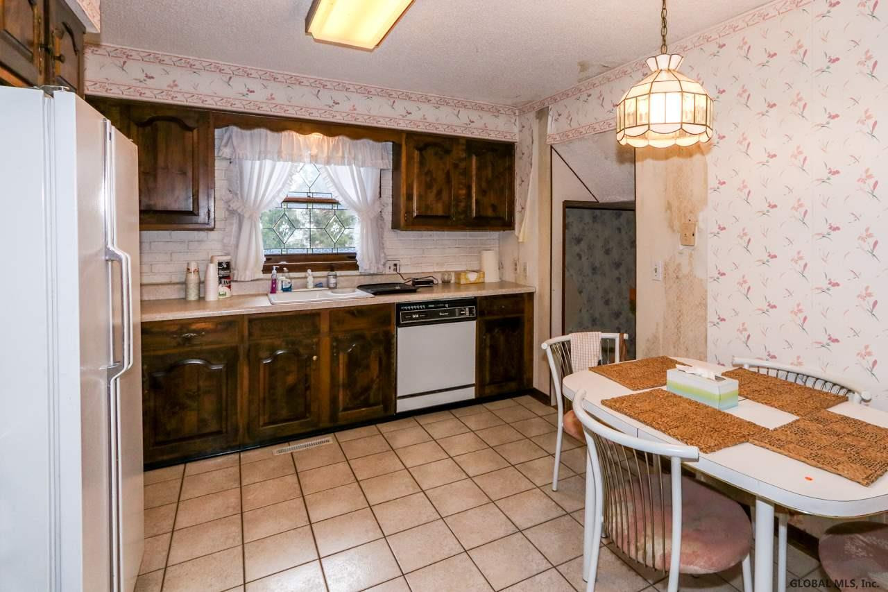 403 Ridgehill Road Schenectady, NY 12303 - Photo 7 of 25 Photo 7