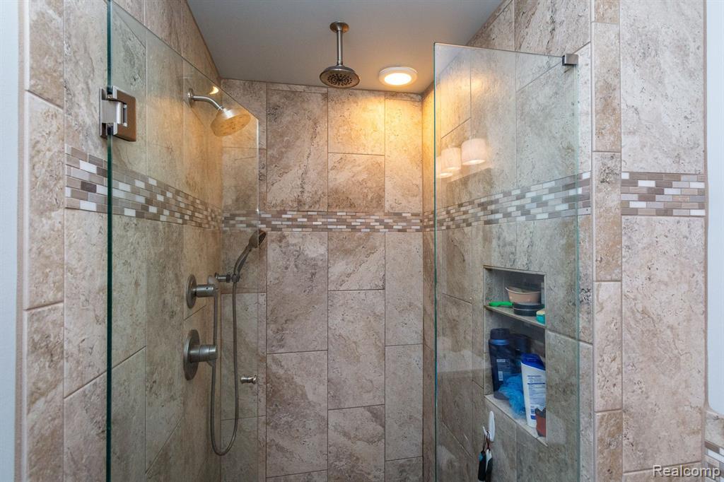 573 Lockmoore Court Rochester Hills, MI 48307 - Photo 22 of 59