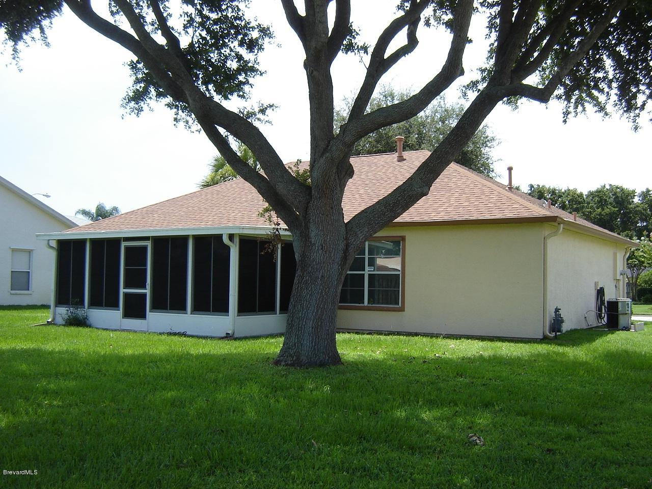 176 Crystal Lake Road Melbourne, FL 32901 - Photo 2 of 12 004