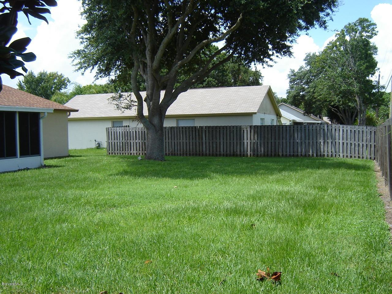 176 Crystal Lake Road Melbourne, FL 32901 - Photo 3 of 12 005