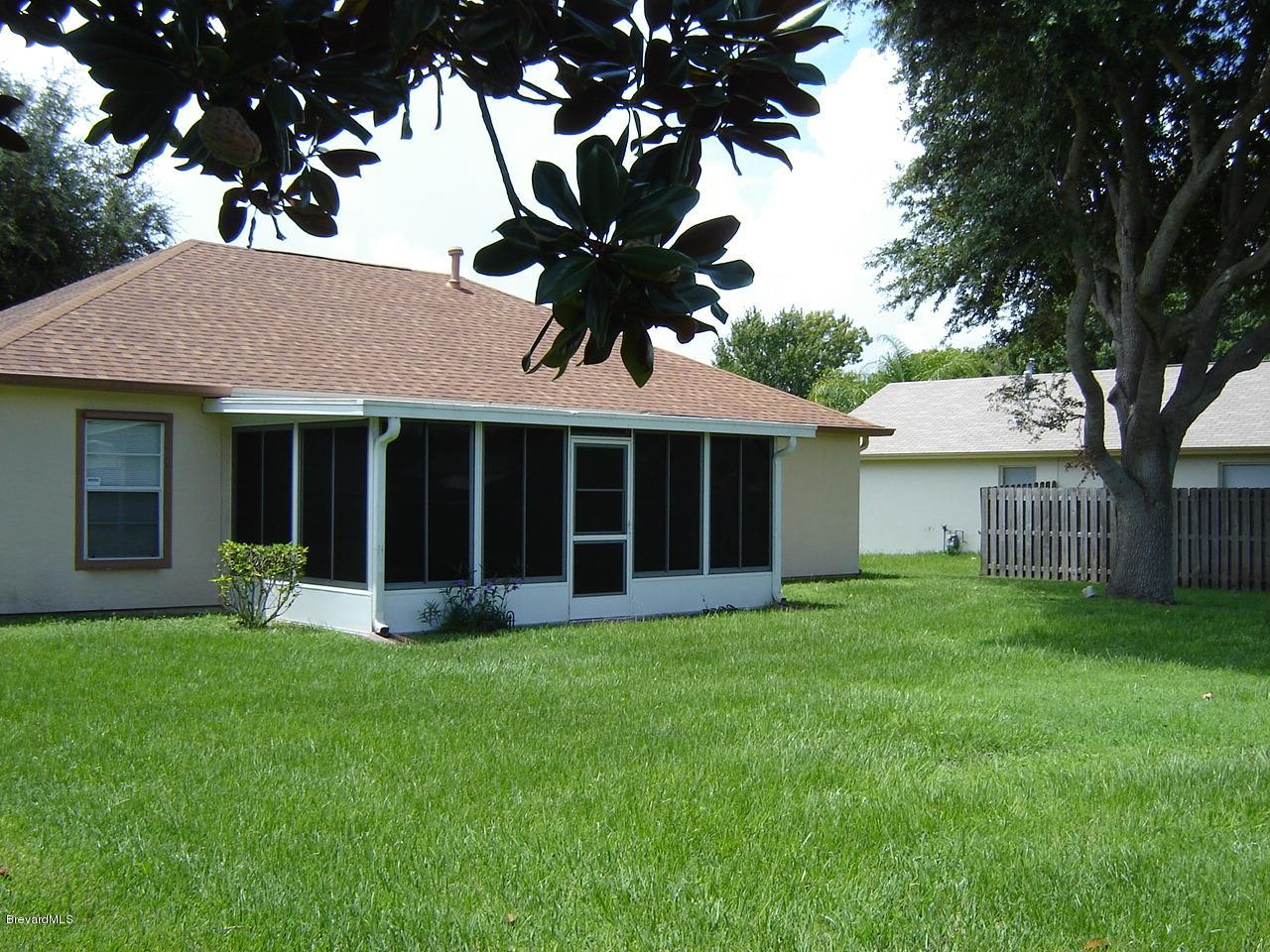 176 Crystal Lake Road Melbourne, FL 32901 - Photo 4 of 12 006