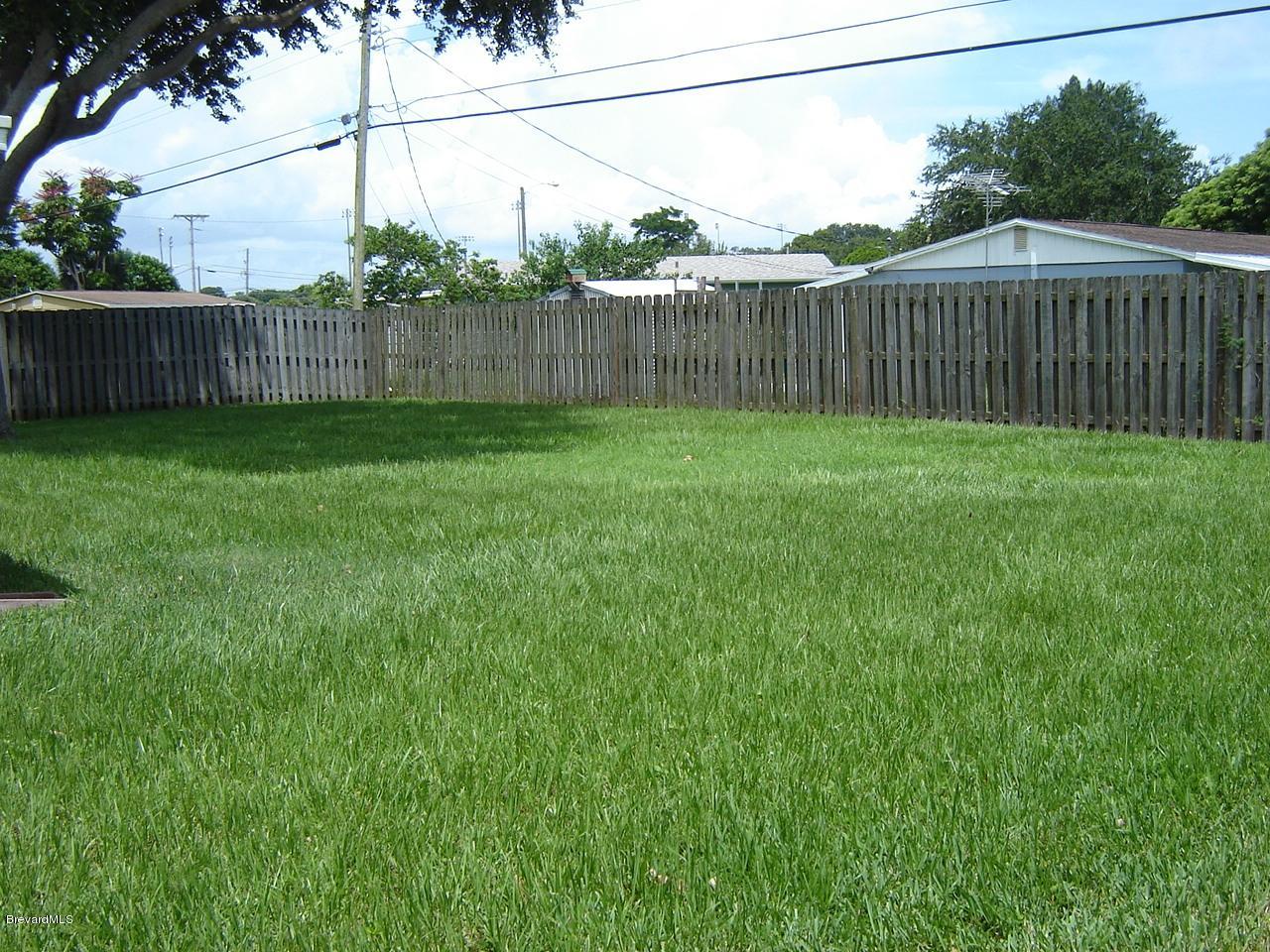 176 Crystal Lake Road Melbourne, FL 32901 - Photo 5 of 12 007