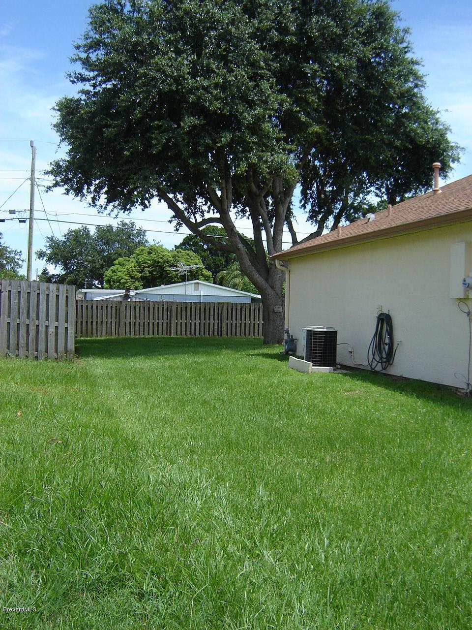 176 Crystal Lake Road Melbourne, FL 32901 - Photo 6 of 12 008