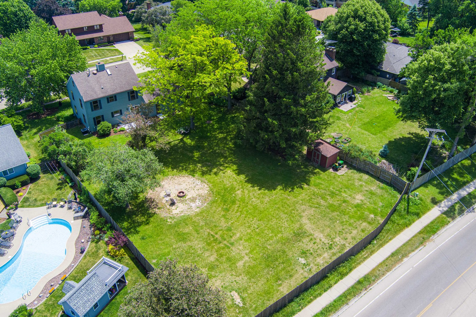 9 Jennifer Lane DeKalb, IL 60115 - Photo 5 of 16 an aerial view of residential house with outdoor space and trees all around