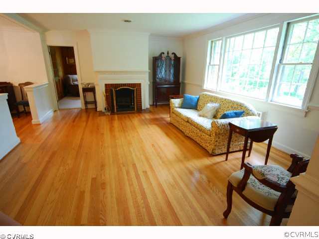 7709 Sunderland Road Henrico, VA 23229 - Photo 3 of 12 Living Room