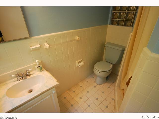 7709 Sunderland Road Henrico, VA 23229 - Photo 8 of 12 Master Bath