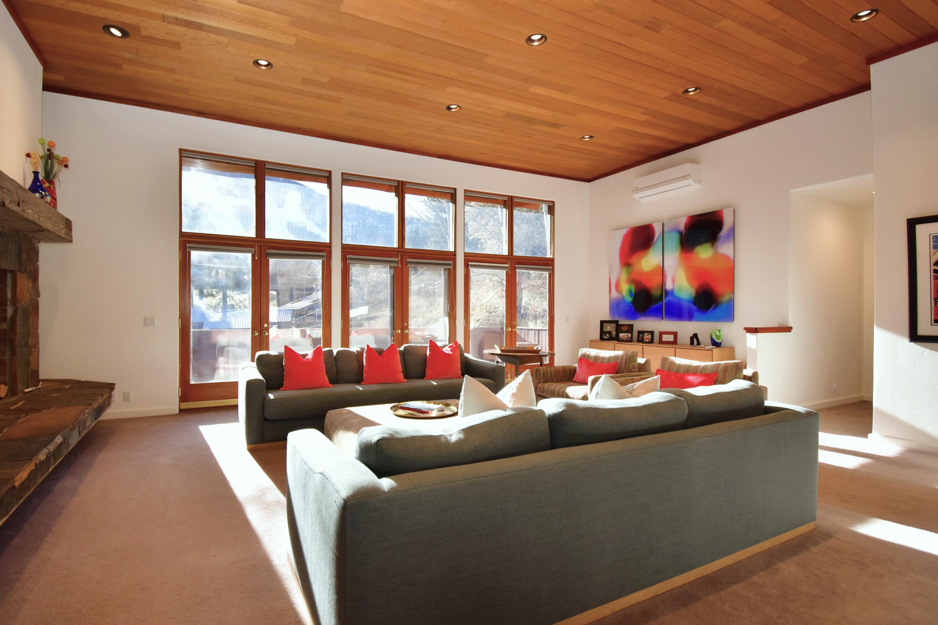 304 Georginia Road, Unit B Ketchum, ID 83340 - Photo 19 of 22 Living Room Winter