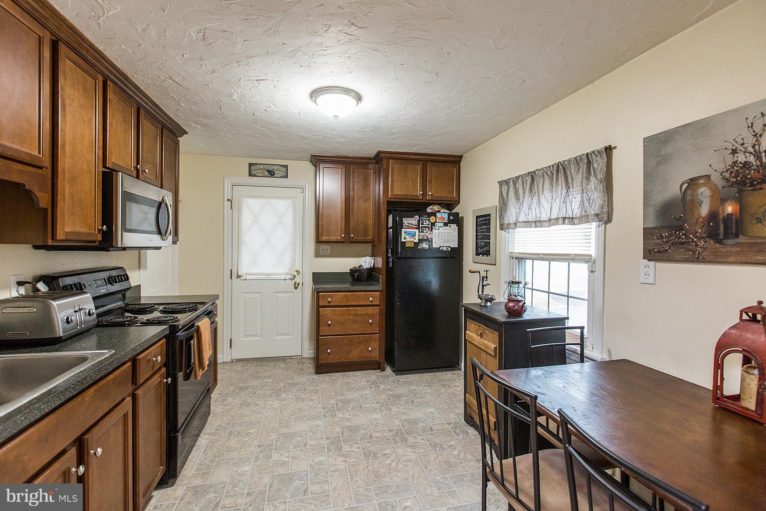 2568 Sheaffer Road Elizabethtown, PA 17022 - Photo 6 of 24