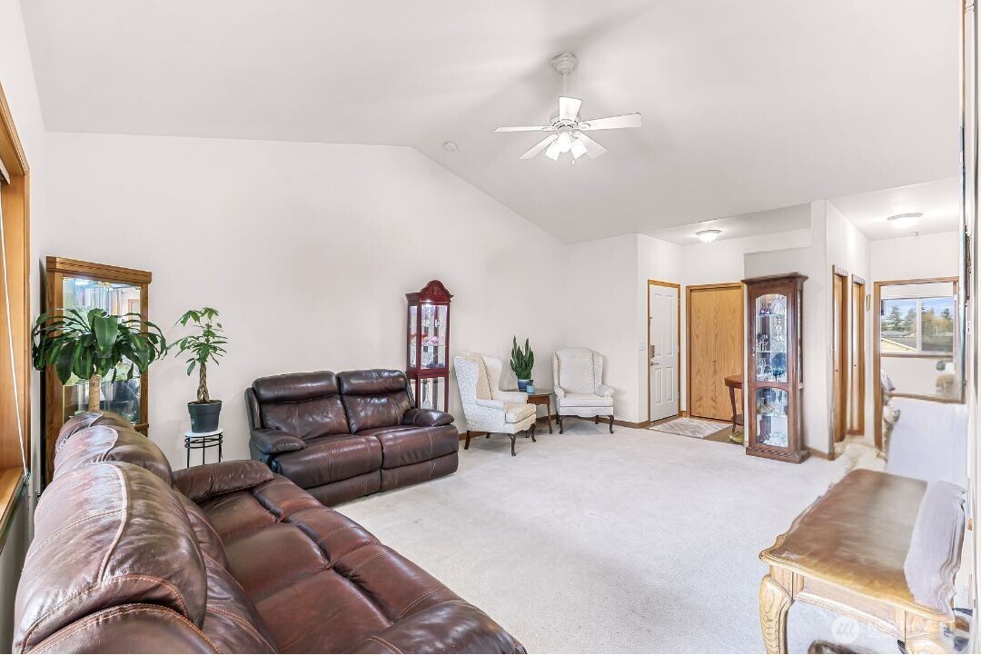 1305 Boon Street, Unit 213 Sumas, WA 98295 - Photo 28 of 29