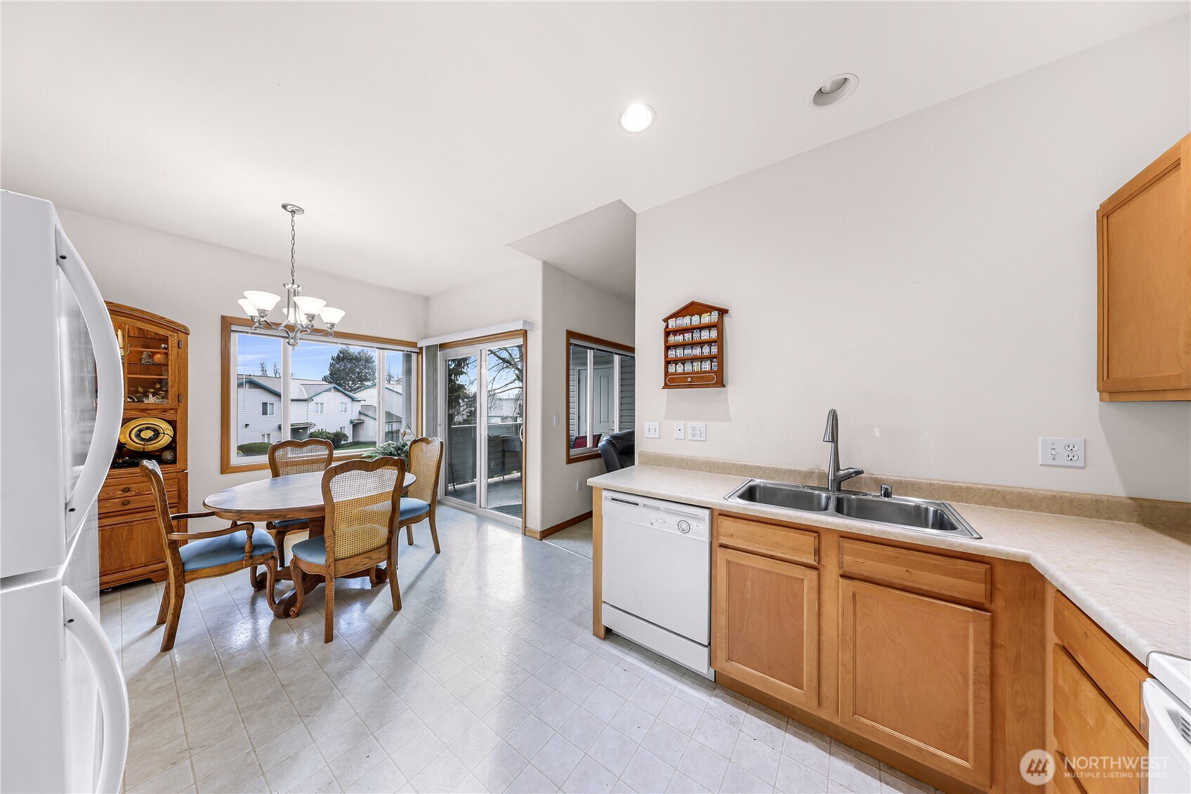 1305 Boon Street, Unit 213 Sumas, WA 98295 - Photo 8 of 29