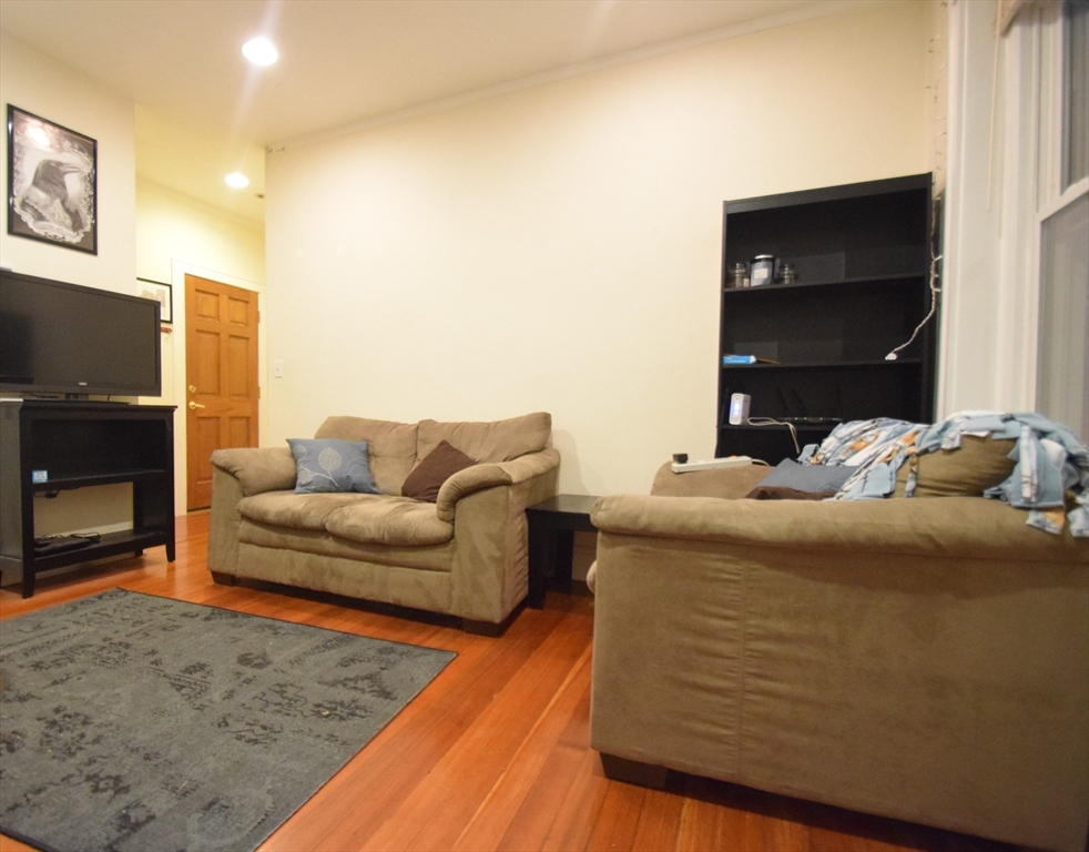 191 Winthrop Road, Unit 4 Brookline, MA 02445 - Photo 5 of 7