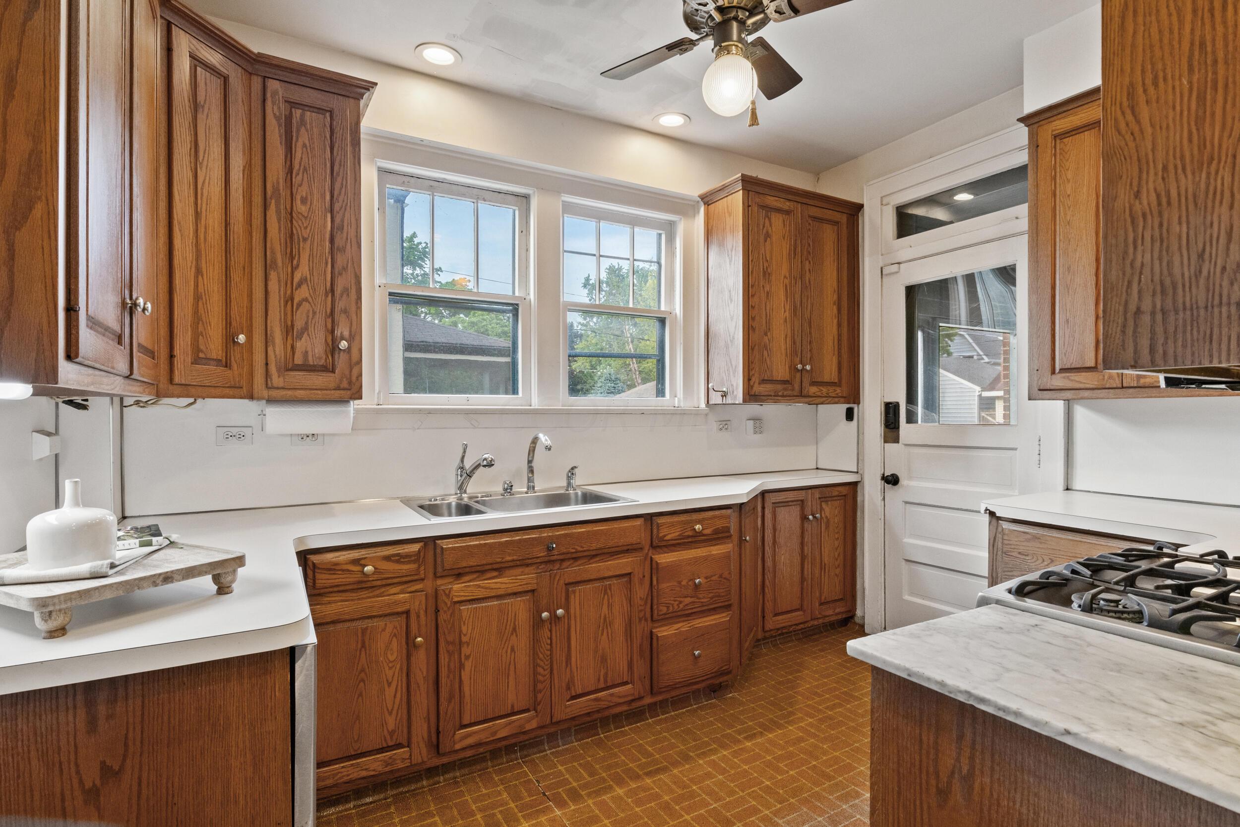 112 North Ardmore Road Columbus, OH 43209 - Photo 11 of 44 Kitchen