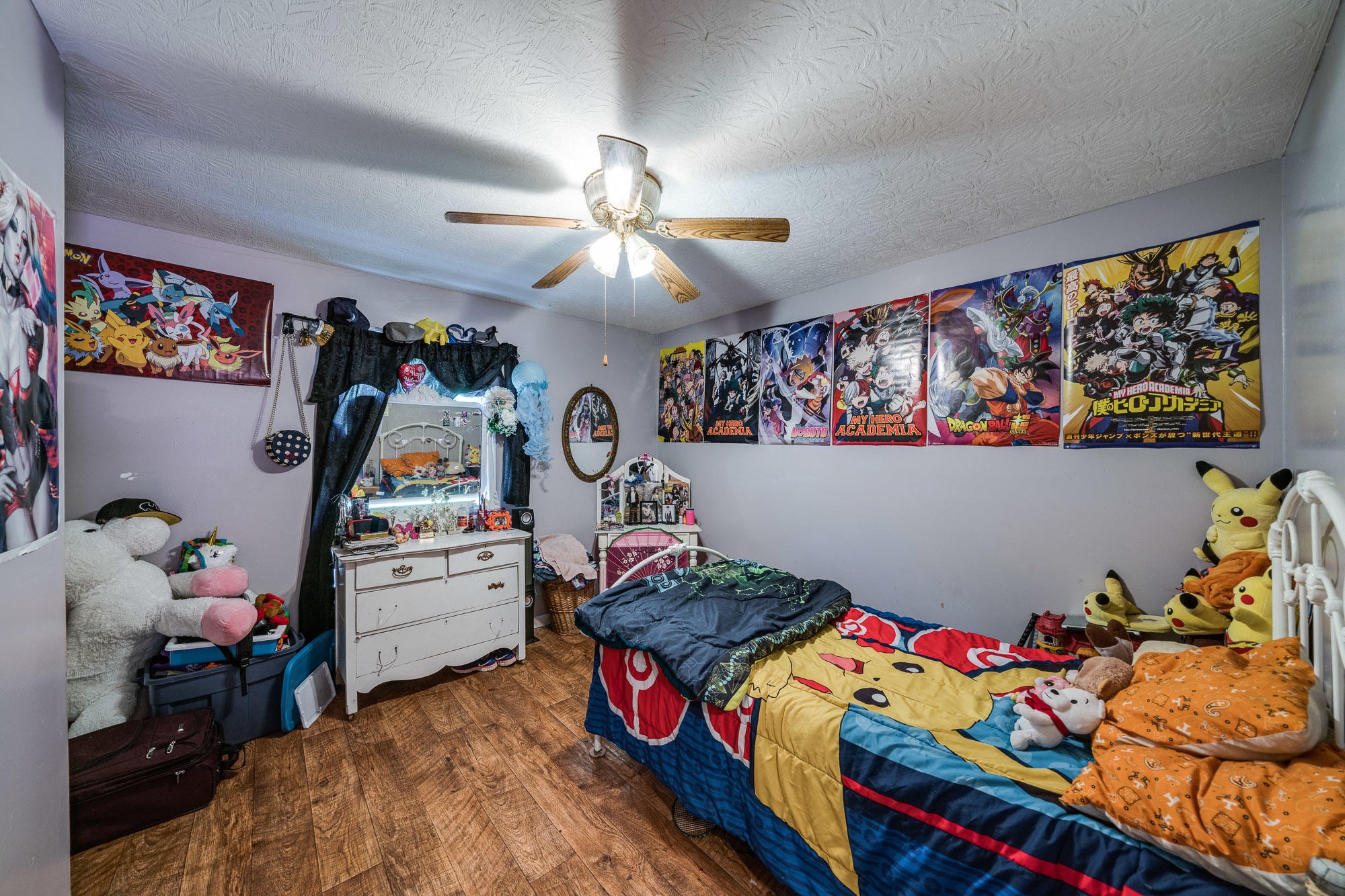 1556 Bicknell Road Clarkrange, TN 38553 - Photo 11 of 40 a living room filled with furniture and toys