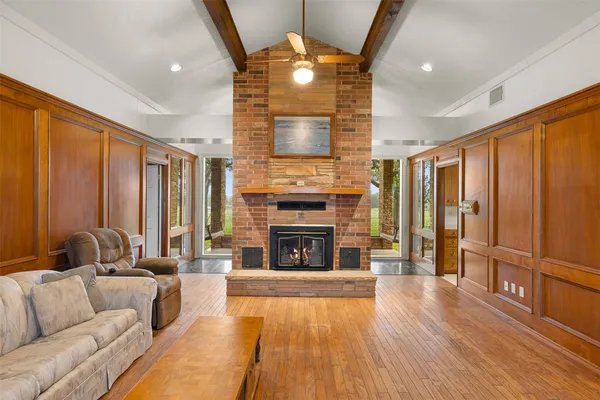 $775,000 | 1931 Bruno Road, Schulenburg, TX 78956