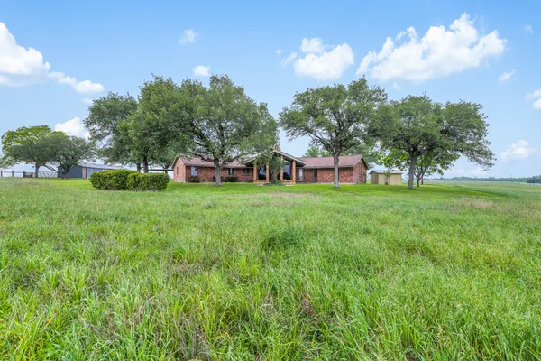 $775,000 | 1931 Bruno Road, Schulenburg, TX 78956