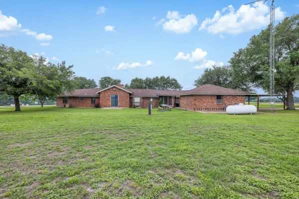 $775,000 | 1931 Bruno Road, Schulenburg, TX 78956