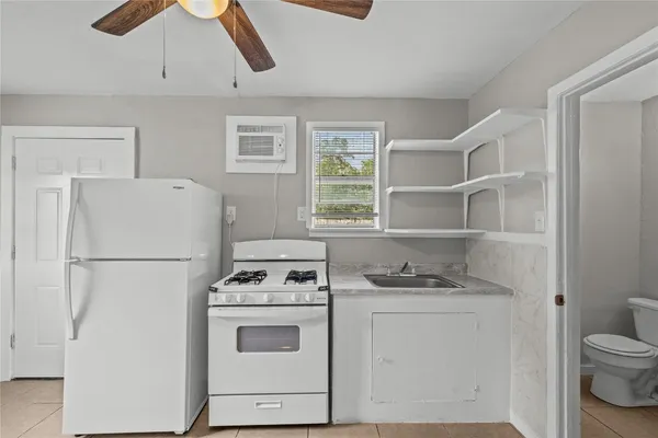 $700 | 311 9th Street North, Unit D, Texas City, TX 77590