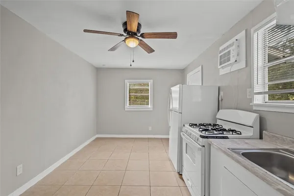 $700 | 311 9th Street North, Unit D, Texas City, TX 77590