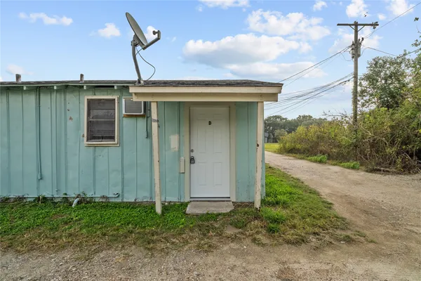 $750 | 311 9th Street North, Unit D, Texas City, TX 77590