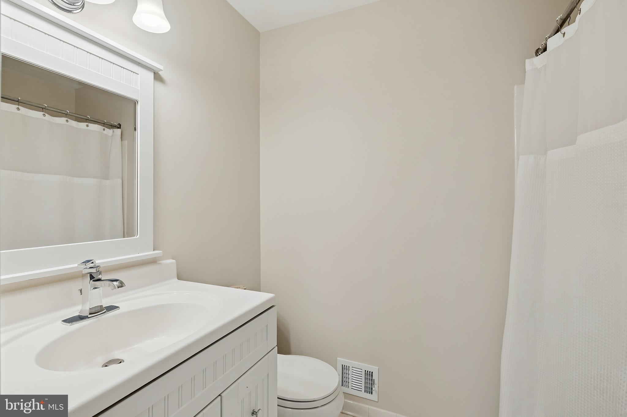7810 Ashley Glen Road Annandale, VA 22003 - Photo 22 of 33 a bathroom with a sink toilet and mirror