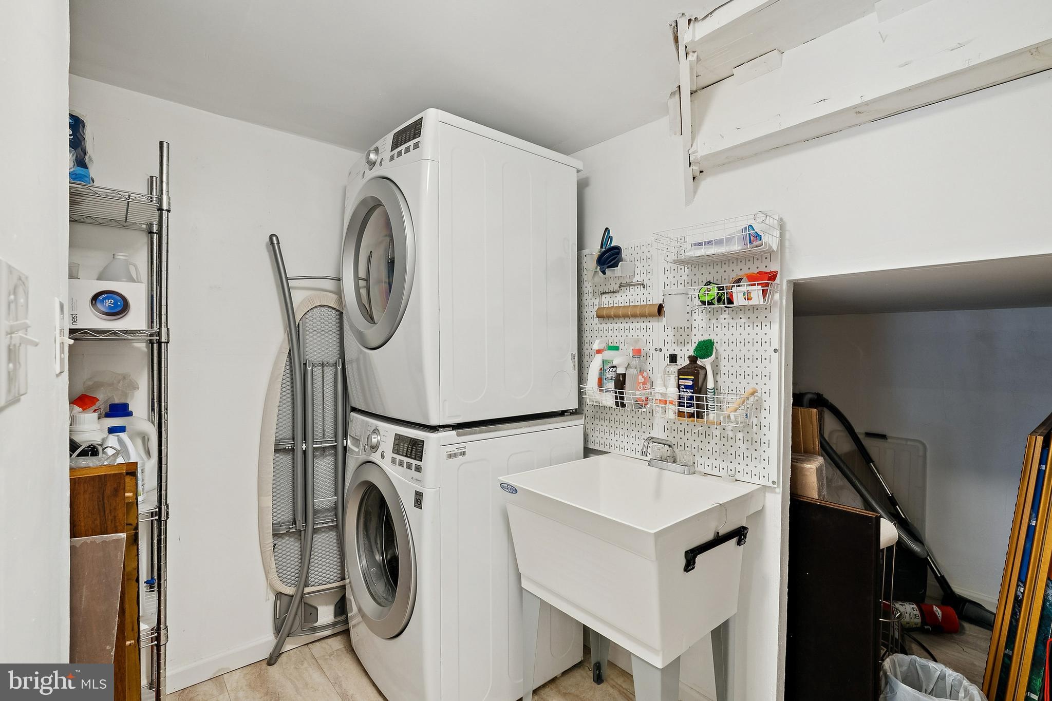 7810 Ashley Glen Road Annandale, VA 22003 - Photo 26 of 33 a utility room with dryer and washer