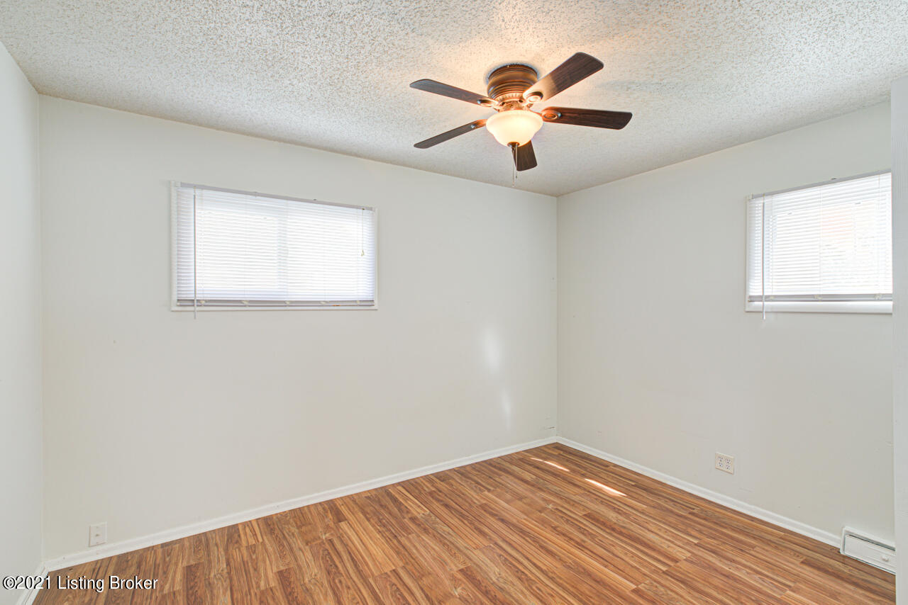 4823 Redstart Road Louisville, KY 40213 - Photo 15 of 19 4823_Redstart_Rd-16
