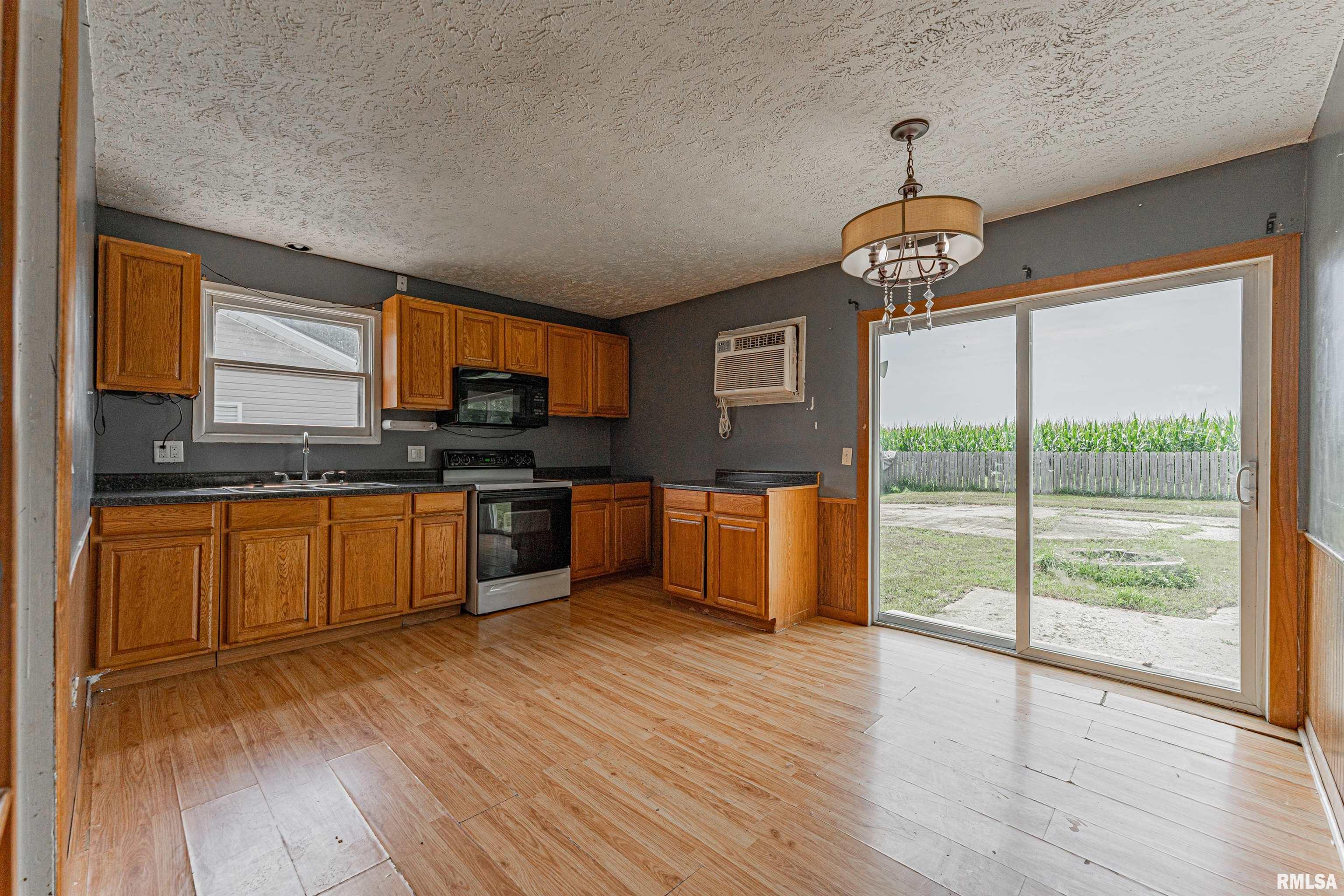 131 North Street Armington, IL 61721 - Photo 5 of 19 Gallery Image 5