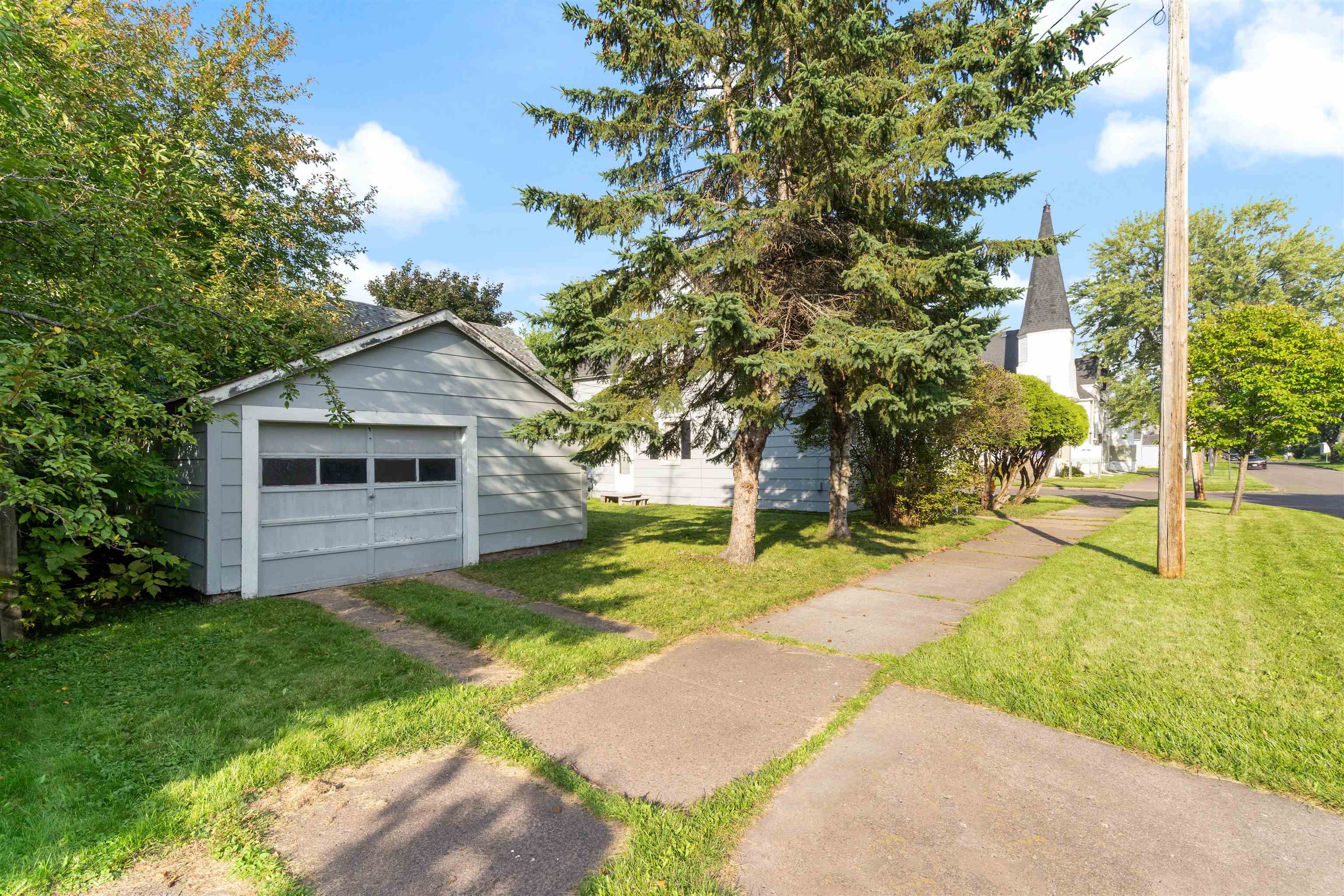 1301 North 11th Street Superior, WI 54880 - Photo 16 of 21 View of detached garage