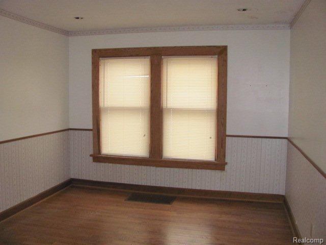 7274 Linden Road Fenton, MI 48430 - Photo 4 of 7 11 Dining Room