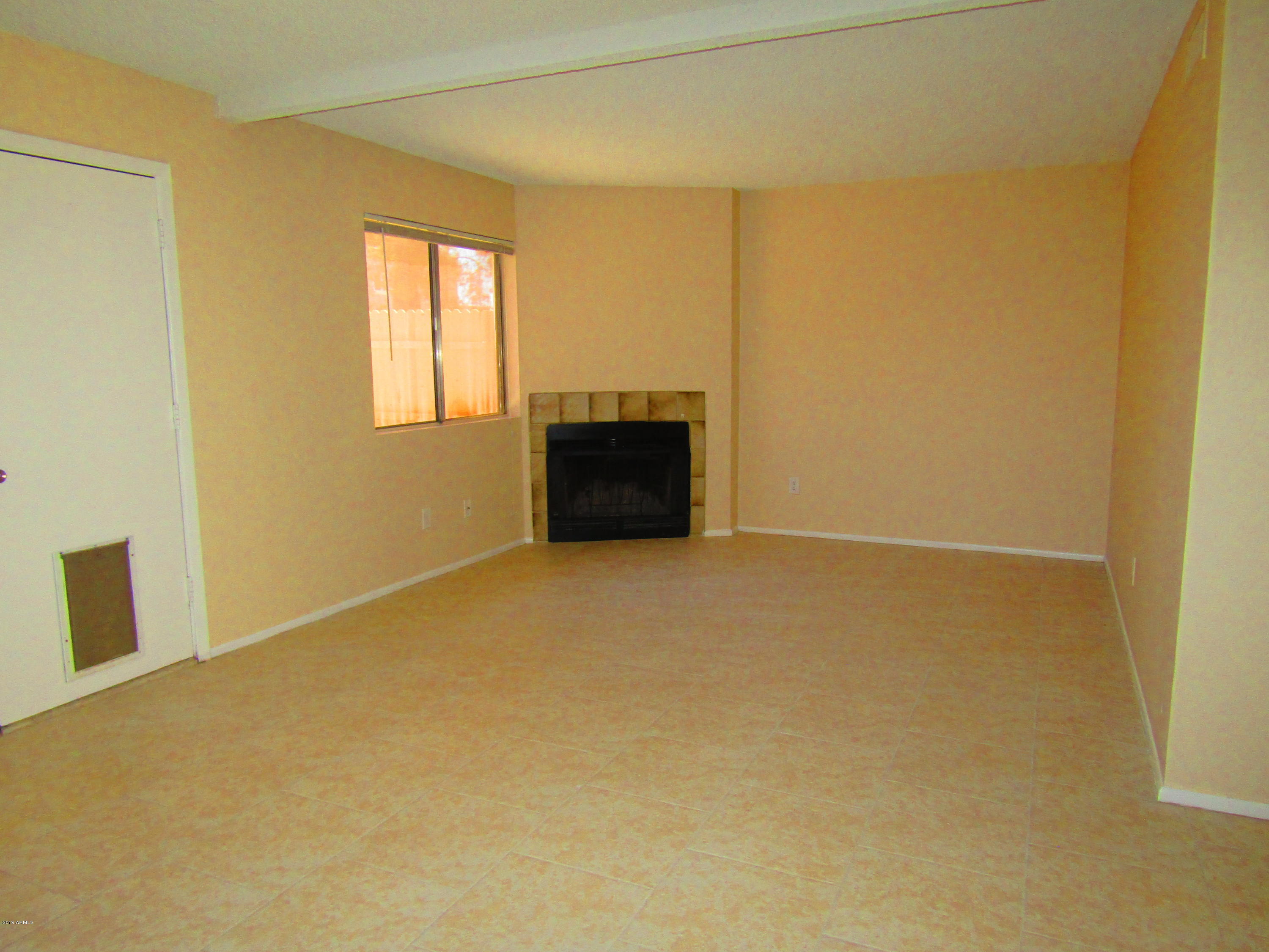 431 East Pecan Road Phoenix, AZ 85040 - Photo 4 of 21 IMG_0647