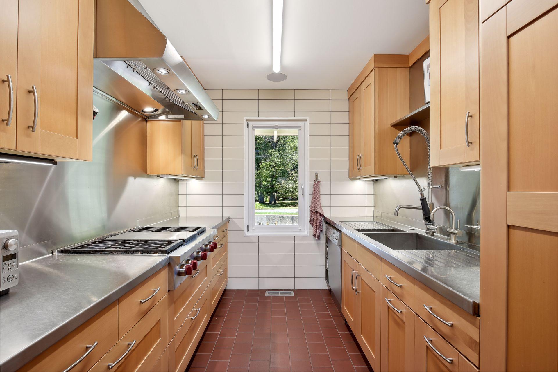 13733 Spring Lake Road Minnetonka, MN 55345 - Photo 9 of 51