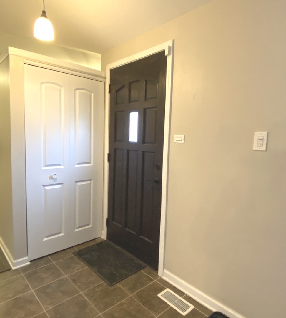119 White Oaks Road Matteson, IL 60443 - Photo 3 of 42