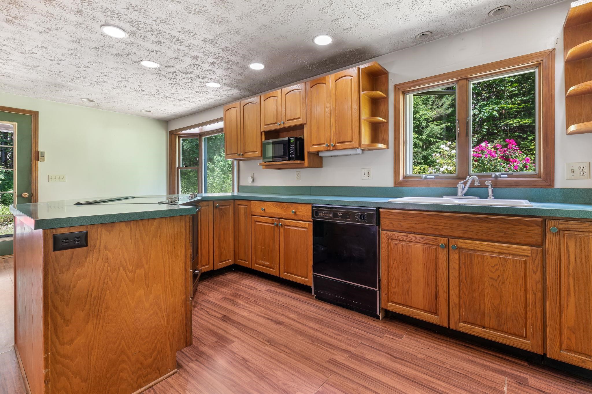 127 Mountain Road Deerfield, NH 03037 - Photo 13 of 31