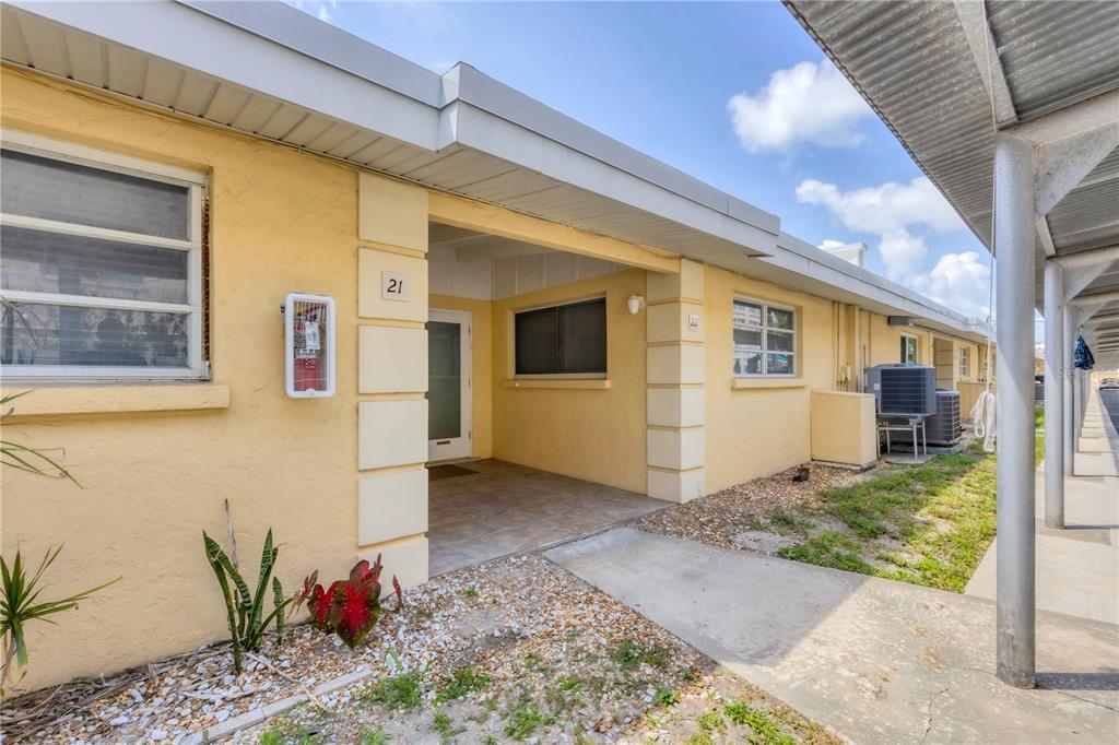 a view of a back yard of the building