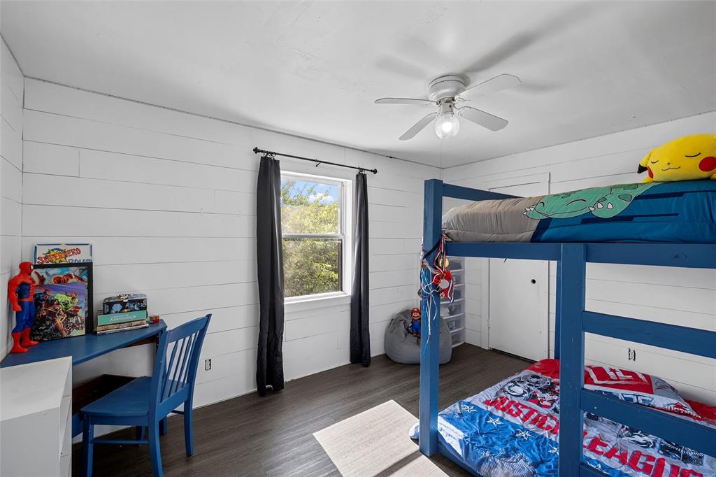 2139 Meandering Way China Spring, TX 76633 - Photo 9 of 20 a living room with furniture and a baby crib