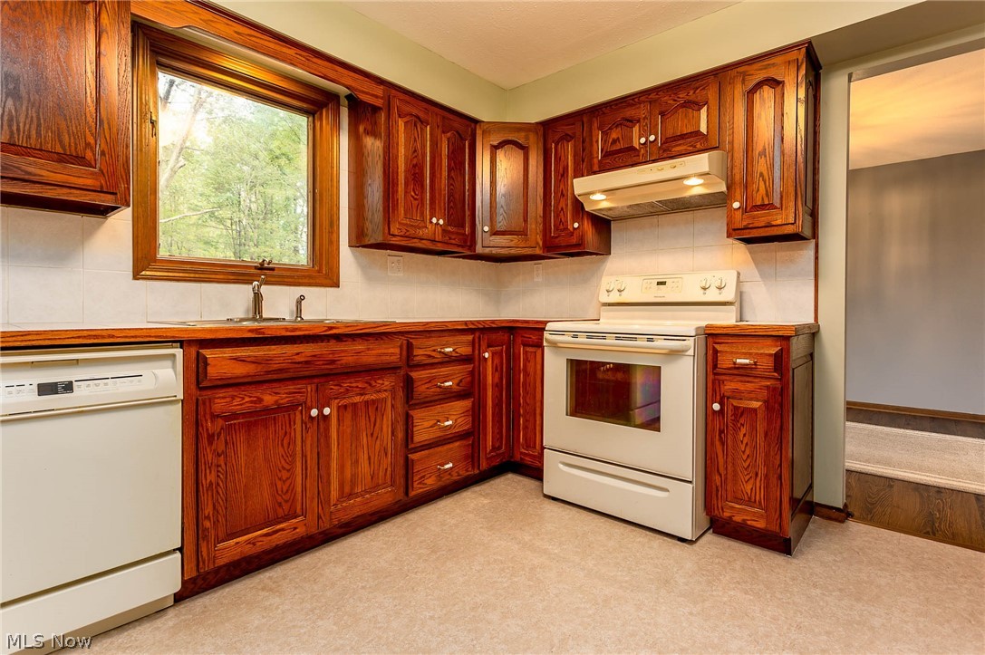 5248 Case Road North Ridgeville, OH 44039 - Photo 7 of 29 Kitchen view with Amish built cabinets