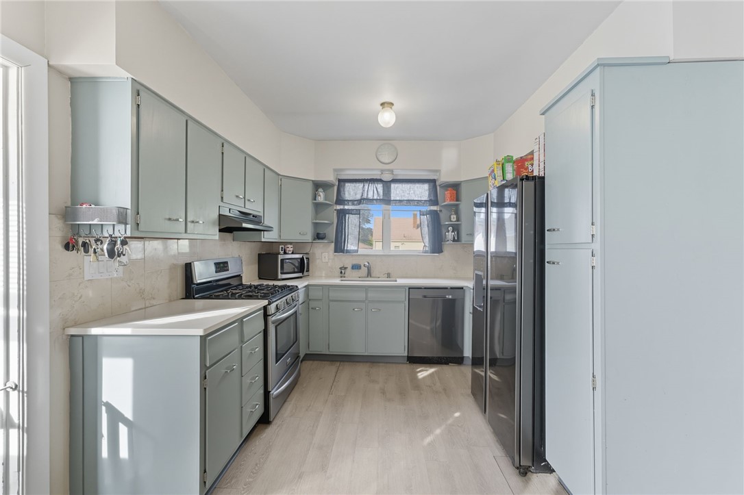 26 Blackburn Street Pawtucket, RI 02861 - Photo 18 of 31