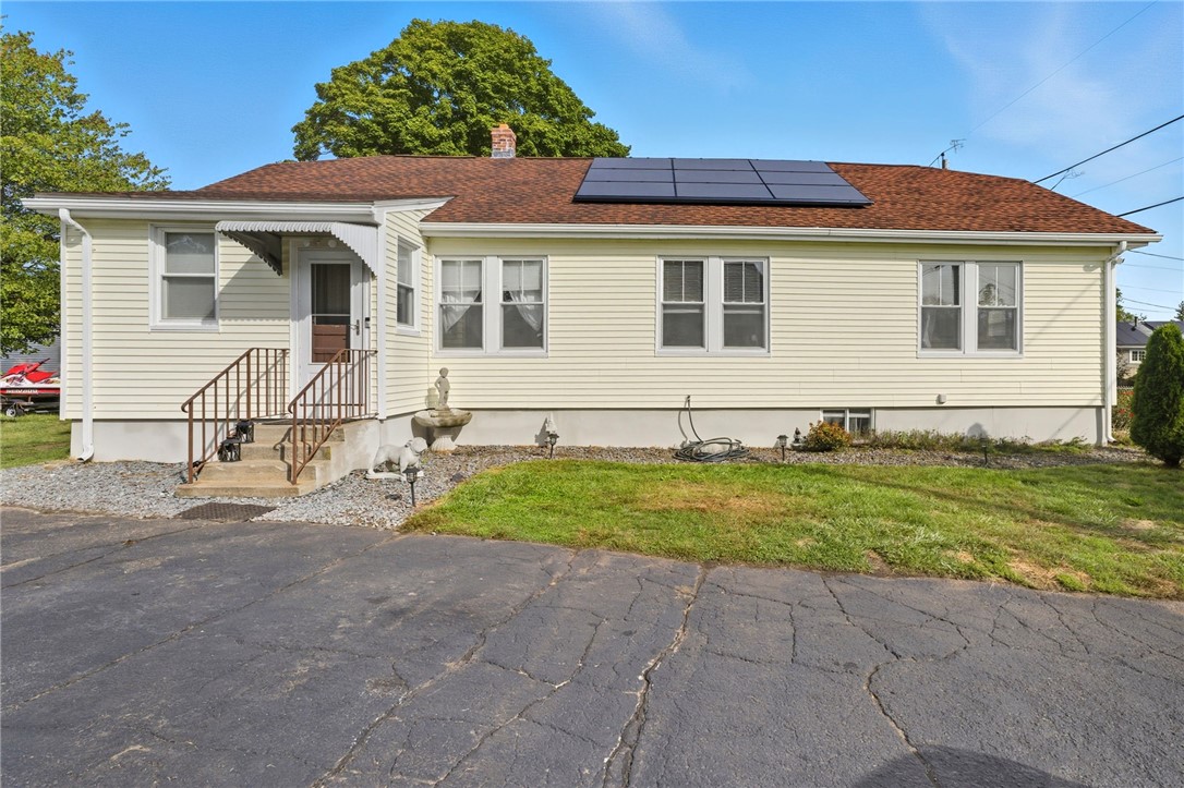 26 Blackburn Street Pawtucket, RI 02861 - Photo 2 of 31