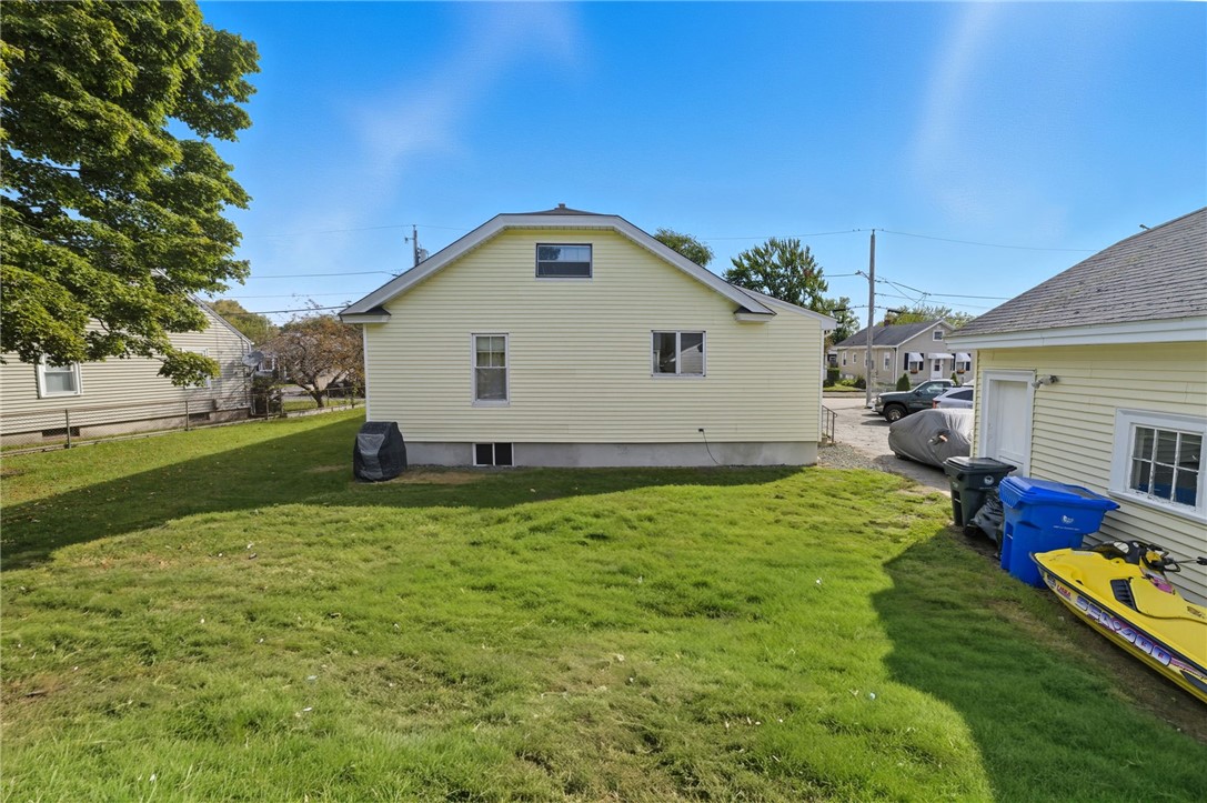 26 Blackburn Street Pawtucket, RI 02861 - Photo 6 of 31