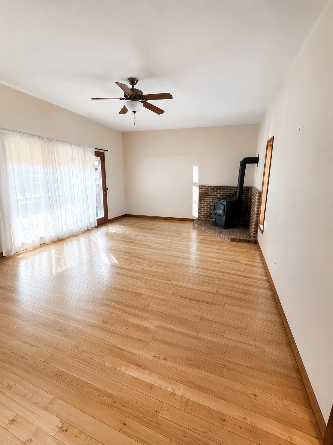 722 Wright Street Oshkosh, WI 54901 - Photo 6 of 27