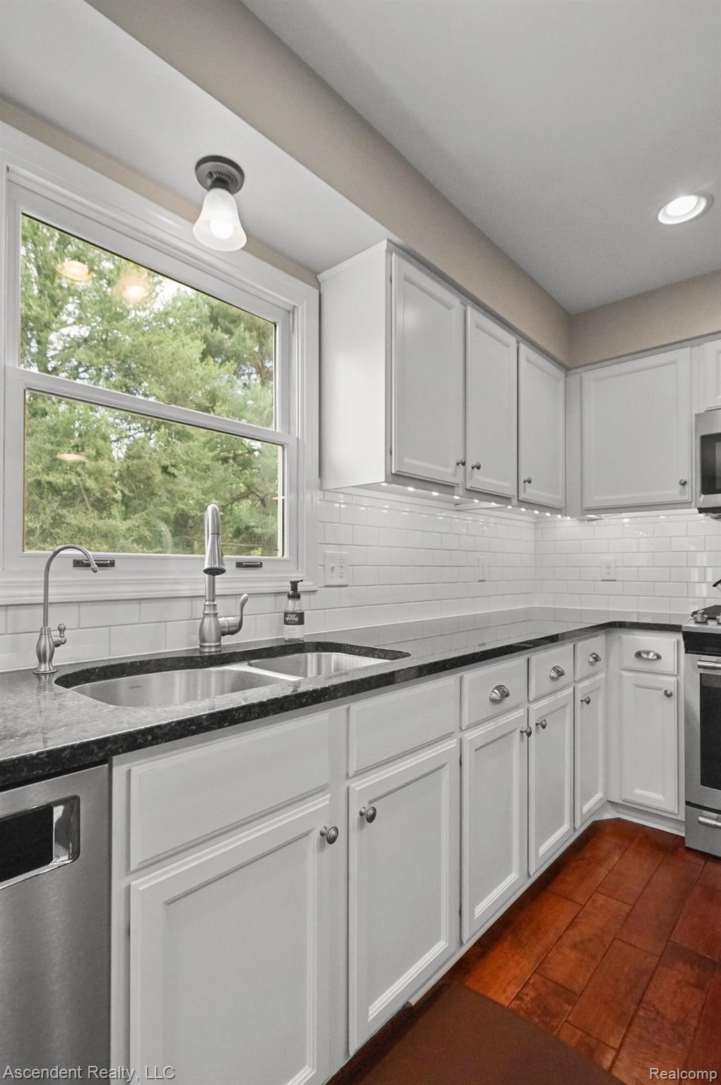 3191 Landview Drive Rochester, MI 48306 - Photo 12 of 42 Kitchen