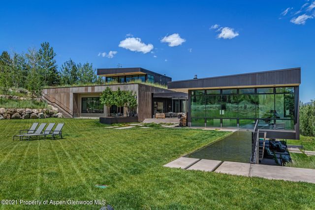 a view of a house with backyard and porch